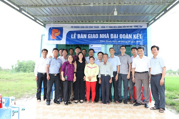 Chi nhánh Xăng dầu Bình Thuận tặng nhà Đại đoàn kết cho hộ nghèo tại xã Hàm Minh