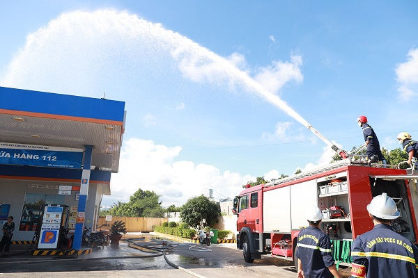 Chi nhánh Xăng dầu Bình Thuận diễn tập PCCC tại Petrolimex- Cửa hàng 112