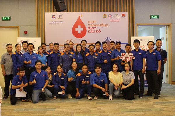 Petrolimex Bà Rịa - Vũng Tàu lan tỏa yêu thương cùng " Giọt xăng hồng - Giọt dầu đỏ"