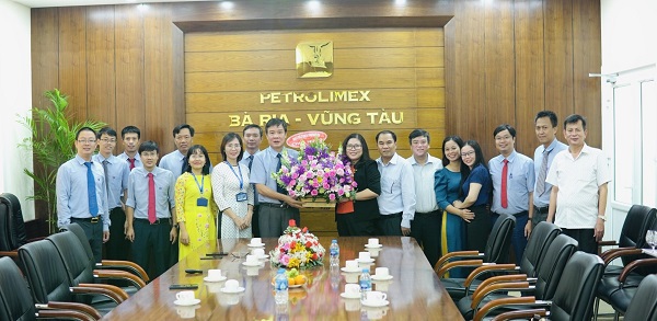 Đảng ủy khối Cơ quan và Doanh nghiệp Tỉnh chúc mừng Petrolimex Bà Rịa- Vũng Tàu nhân ngày Doanh nhân Việt Nam (13/10)