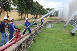 Thực tập chữa cháy tại Kho cảng Xăng dầu K2