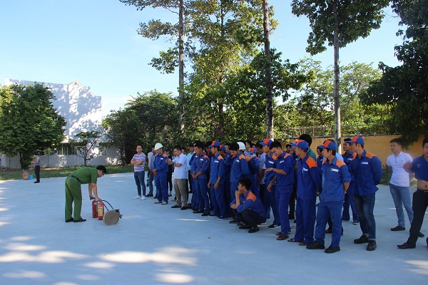 Huấn luyện nghiệp vụ PCCC&CNCH và bồi dưỡng nghiệp vụ kinh doanh xăng dầu năm 2018