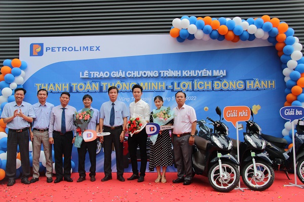 Petrolimex trao giải thưởng chương trình "Thanh toán thông minh- Lợi ích đồng hành" tại khu vực Bà Rịa- Vũng Tàu