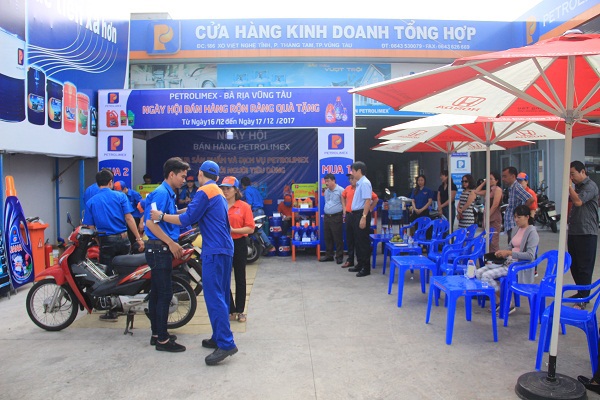 Tổ chức chuỗi " Ngày hội bán hàng" chào mừng 25 năm ngày thành lập