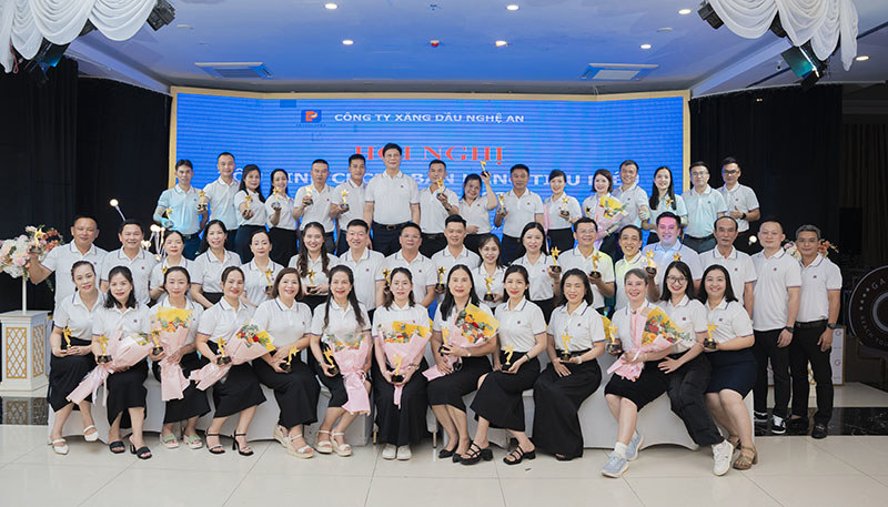 Tôn vinh cá nhân bán hàng tiêu biểu năm 2023-2024