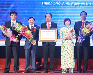 Xăng Dầu Sáu Mươi Năm