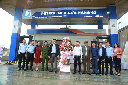 Khai trương bán hàng tại Petrolimex-Cửa hàng 62