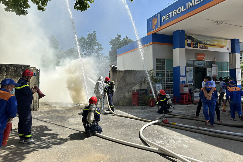 Huấn luyện bồi dưỡng kiến thức kết hợp thực tập Phương án PCCC&CNCH cho CBCNV Cụm các CHXD Nghĩa Đàn - Quỳ Hợp