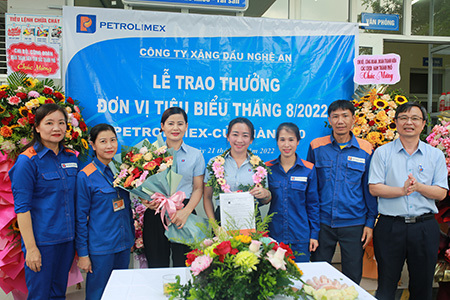 Petrolimex-Cửa hàng 10 đạt đơn vị tiêu biểu tháng 8/2022