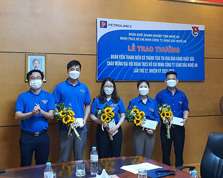Thi đua bán hàng chào mừng Đại hội Đoàn các cấp