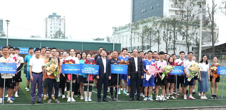 Khí thế mới hướng tới kỷ niệm 70 năm ngày thành lập Petrolimex Nghệ An.