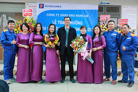 Tôn vinh Petrolimex-Cửa hàng 03 tiêu biểu tháng 11/2020, tiêu biểu lần thứ 2 và đạt đơn vị tiêu biểu năm 2020.