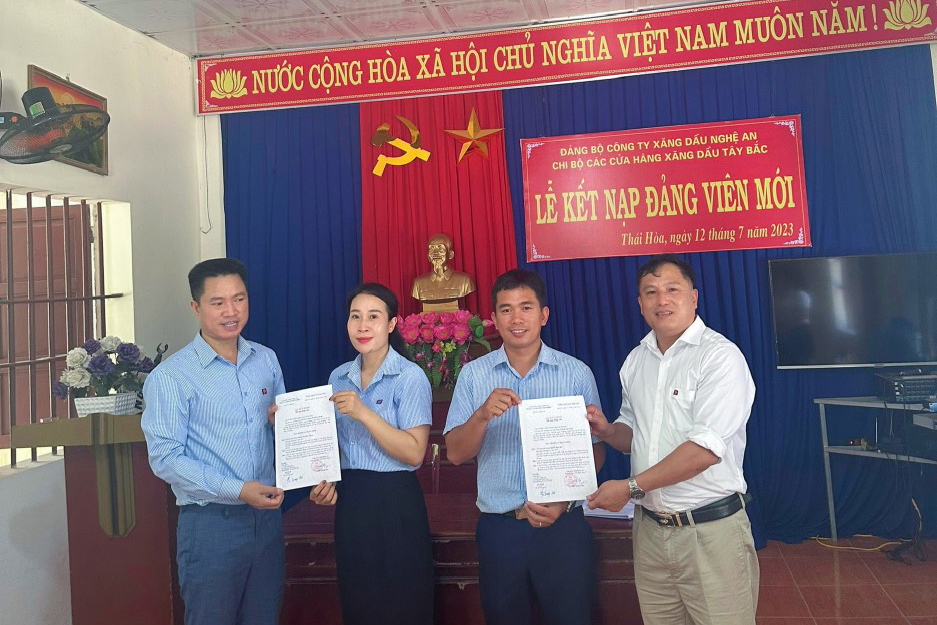 Lễ kết nạp đảng viên mới