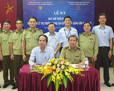Ký quy chế phối hợp thực hiện trong lĩnh vực kinh doanh Xăng dầu