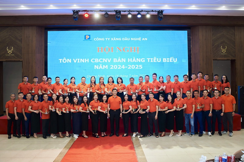 Vinh danh cá nhân bán hàng tiêu biểu năm 2024-2025