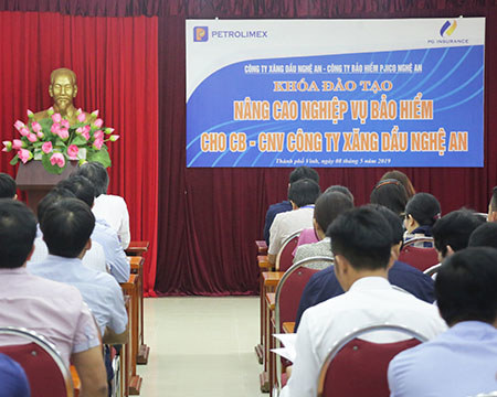 Đào tạo nâng cao dịch vụ bảo hiểm với CB-CNV