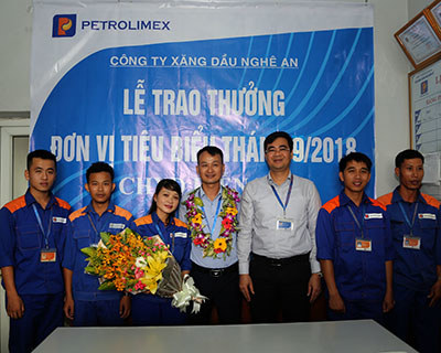 Tôn vinh CHXD Diễn Kỷ đơn vị tiêu biểu tháng 9/2018