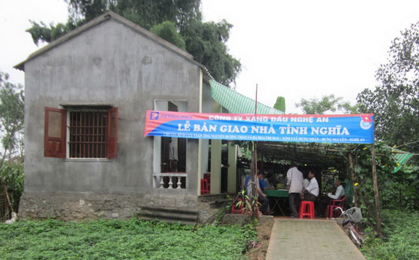 Tặng nhà tình nghĩa gia đình cụ Thảo & Mai