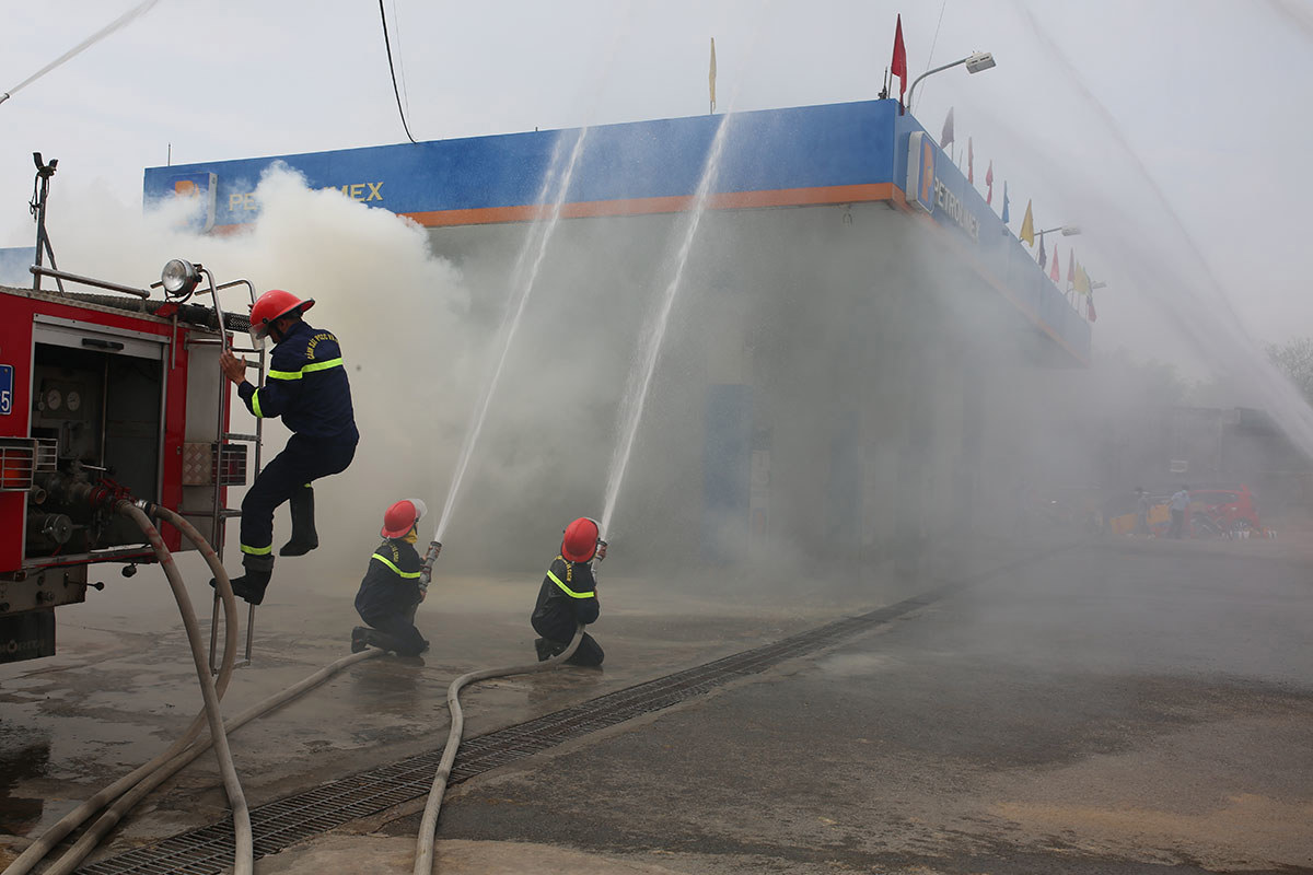 Thực tập chữa cháy tại Petrolimex-Cửa hàng 110