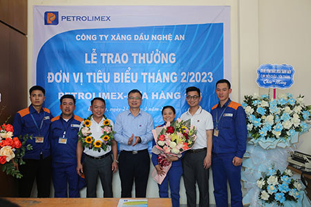 Tôn vinh Petrolimex-Cửa hàng 103 đạt đơn vị tiêu biểu tháng 2/2023