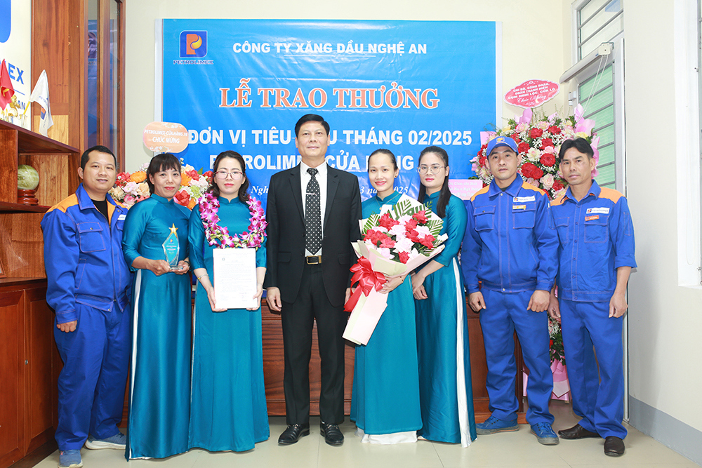 Tôn vinh Petrolimex-Cửa hàng 101 đạt đơn vị tiêu biểu tháng 02.2025