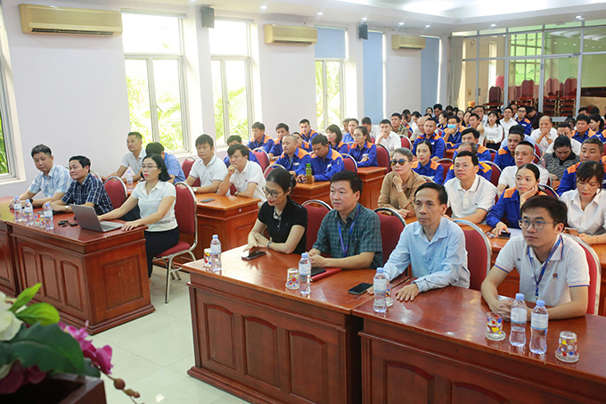 Trang bị kiến thức về ATVSLĐ cho người lao động đảm bảo an toàn trong hoạt động sản xuất kinh doanh