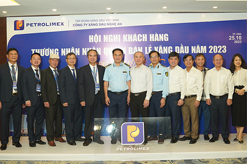 Hội nghị Khách hàng Thương nhân Nhận quyền Bán lẻ Xăng dầu năm 2023