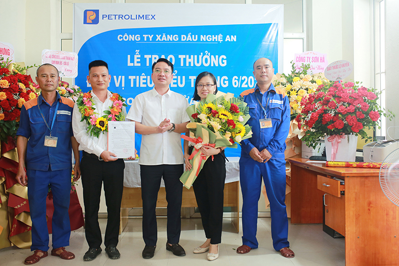 Cửa hàng 102 đạt đơn vị tiêu biểu tháng 6 năm 2023
