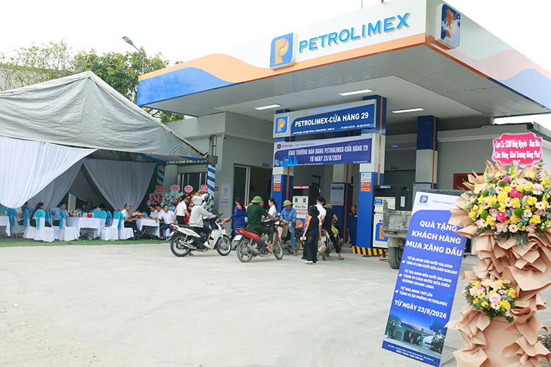 Khai trương bán hàng tại Petrolimex-Cửa hàng 29