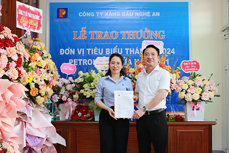 Tôn vinh Petrolimex-Cửa hàng 101 đạt đơn vị tiêu biểu tháng 03.2024