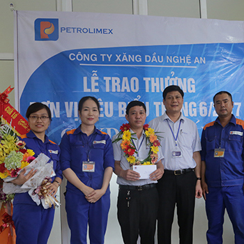 Tôn vinh CHXD Nam Cấm đơn vị tiêu biểu tháng 6-2017