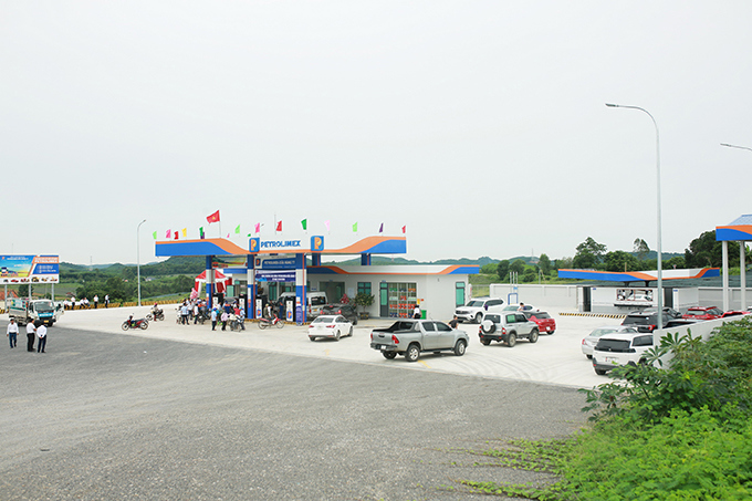Khai trương bán hàng tại Petrolimex-Cửa hàng 77