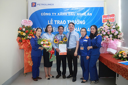Petrolimex-Cửa hàng 22 đạt đơn vị tiêu biểu tháng 4 năm 2022