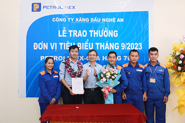 Tôn vinh Petrolimex-Cửa hàng 76 đạt đơn vị tiêu biểu tháng 9/2023