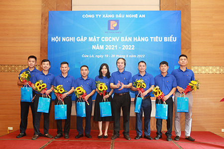 Hội nghị gặp mặt, biểu dương CBCNV bán hàng tiêu biểu năm 2021 và quí 1 năm 2022