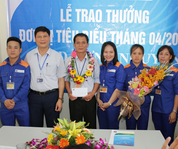 CHXD Hưng Nguyên đại diện cụm đạt đơn vị tiêu biểu tháng 4/2017