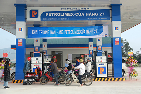Khai trương bán hàng tại Petrolimex-Cửa hàng 27
