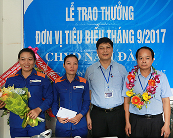 Vinh danh CHXD Nam Đàn 2 - đơn vị dẫn đầu thi đua tháng 9/2017