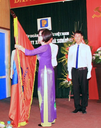 Xí nghiệp Xăng dầu K133 đón nhận Huân chương Lao động hạng Nhì