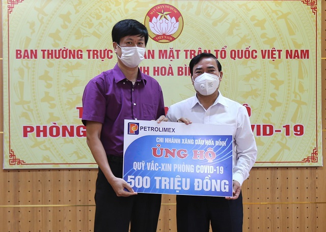 CNXD Hòa Bình ủng hộ 500 triệu đồng vào Quỹ vắc-xin phòng, chống COVID-19