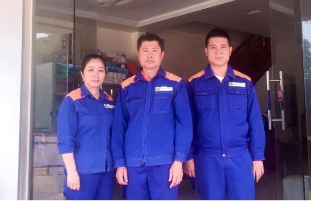 Một gia đình yêu màu xanh công nhân Petrolimex