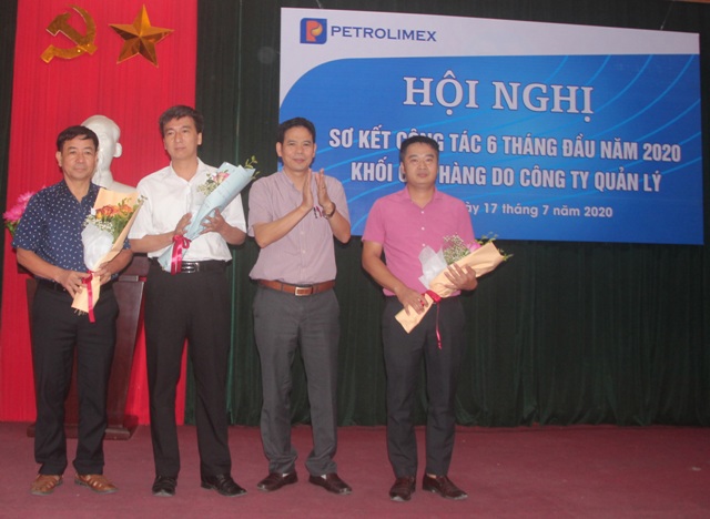 Vững đà tăng trưởng, đẩy lùi dịch bệnh