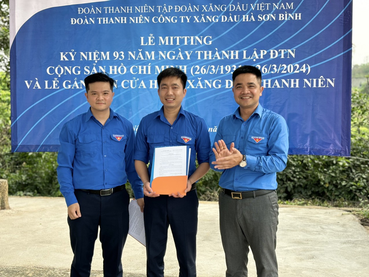 Đoàn thanh niên Petrolimex Hà Sơn Bình tổ chức lễ gắn biển “Cửa hàng xăng dầu thanh niên” chào mừng 93 năm ngày thành lập đoàn