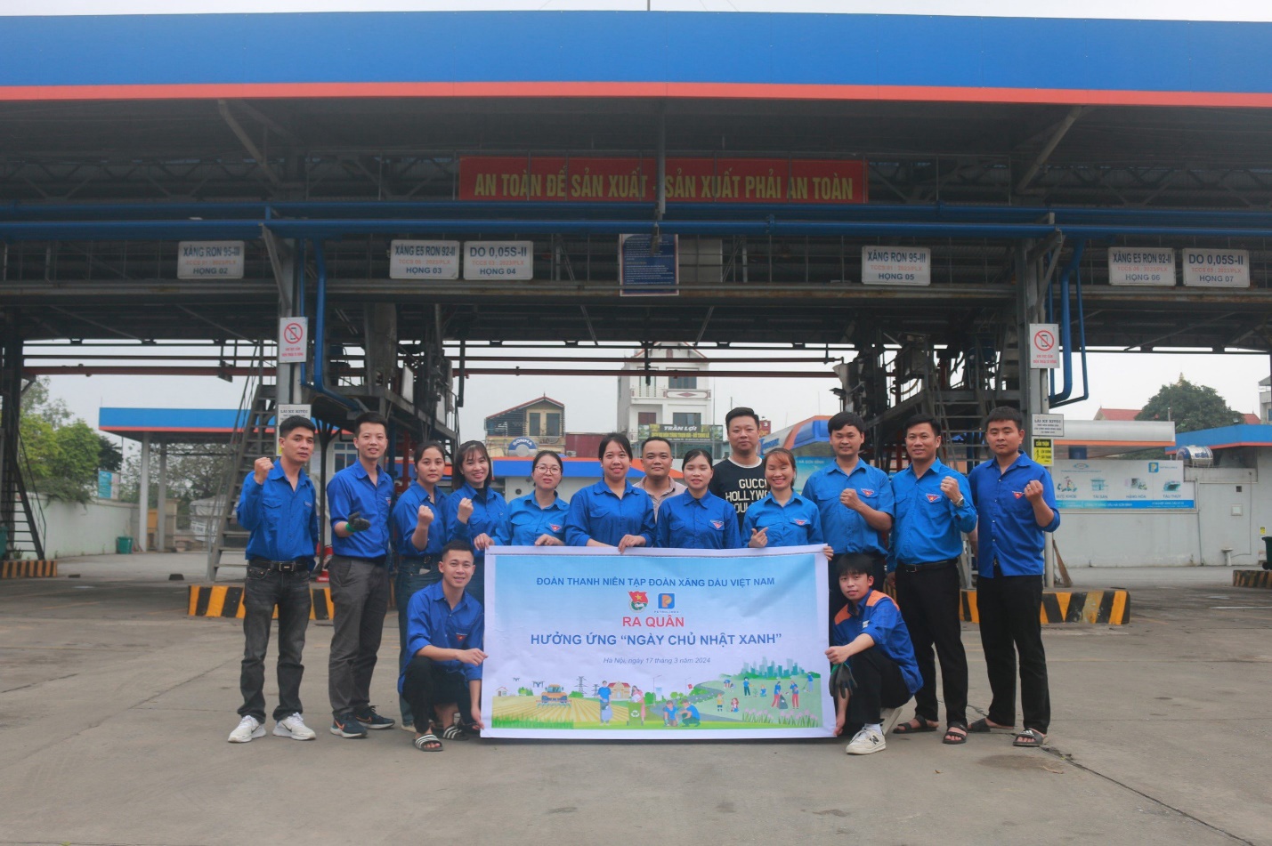 Đoàn thanh niên Petrolimex Hà Sơn Bình ra quân hưởng ứng “Ngày Chủ nhật xanh” năm 2024