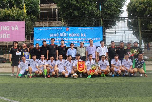 Giao hữu thể thao giữa Công ty Xăng dầu Hà Sơn Bình và Công ty cổ phần Vận tải và Dịch vụ Petrolimex Hà Tây .