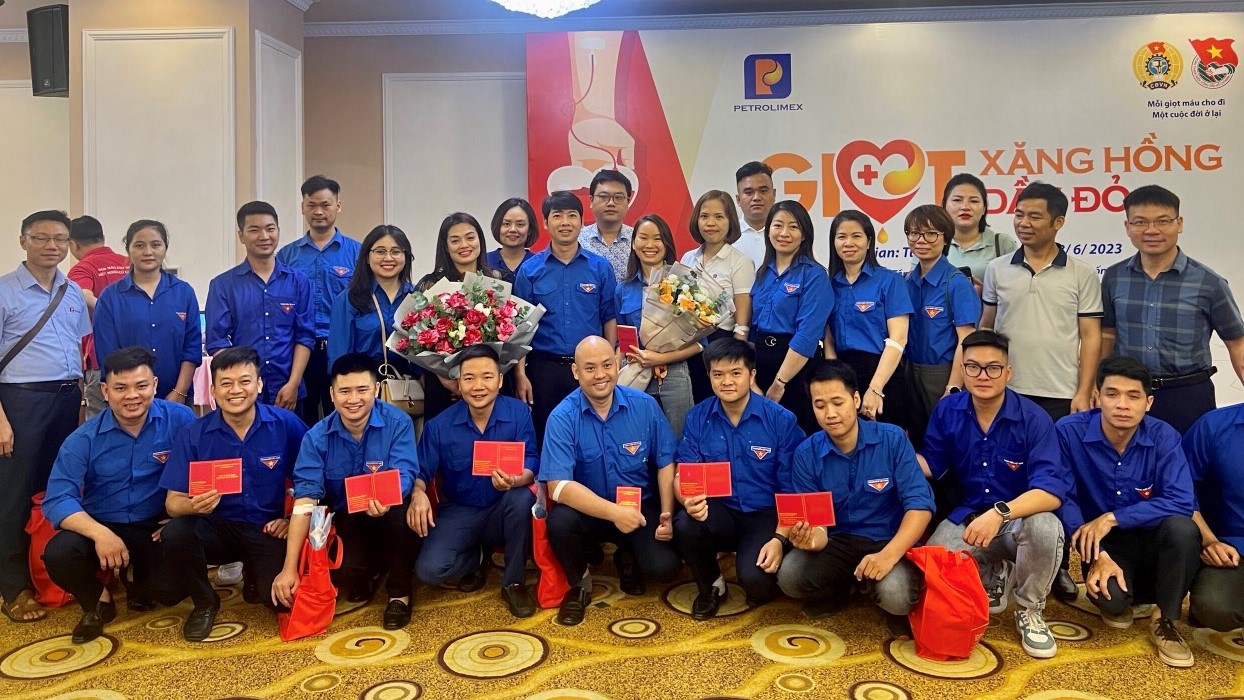 Đoàn thanh niên Petrolimex Hà Sơn Bình hiến máu vì cộng đồng
