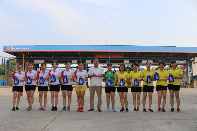 Giao lưu thể thao chào mừng 75 năm Cách mạng Tháng Tám và Quốc Khánh mùng 2-9