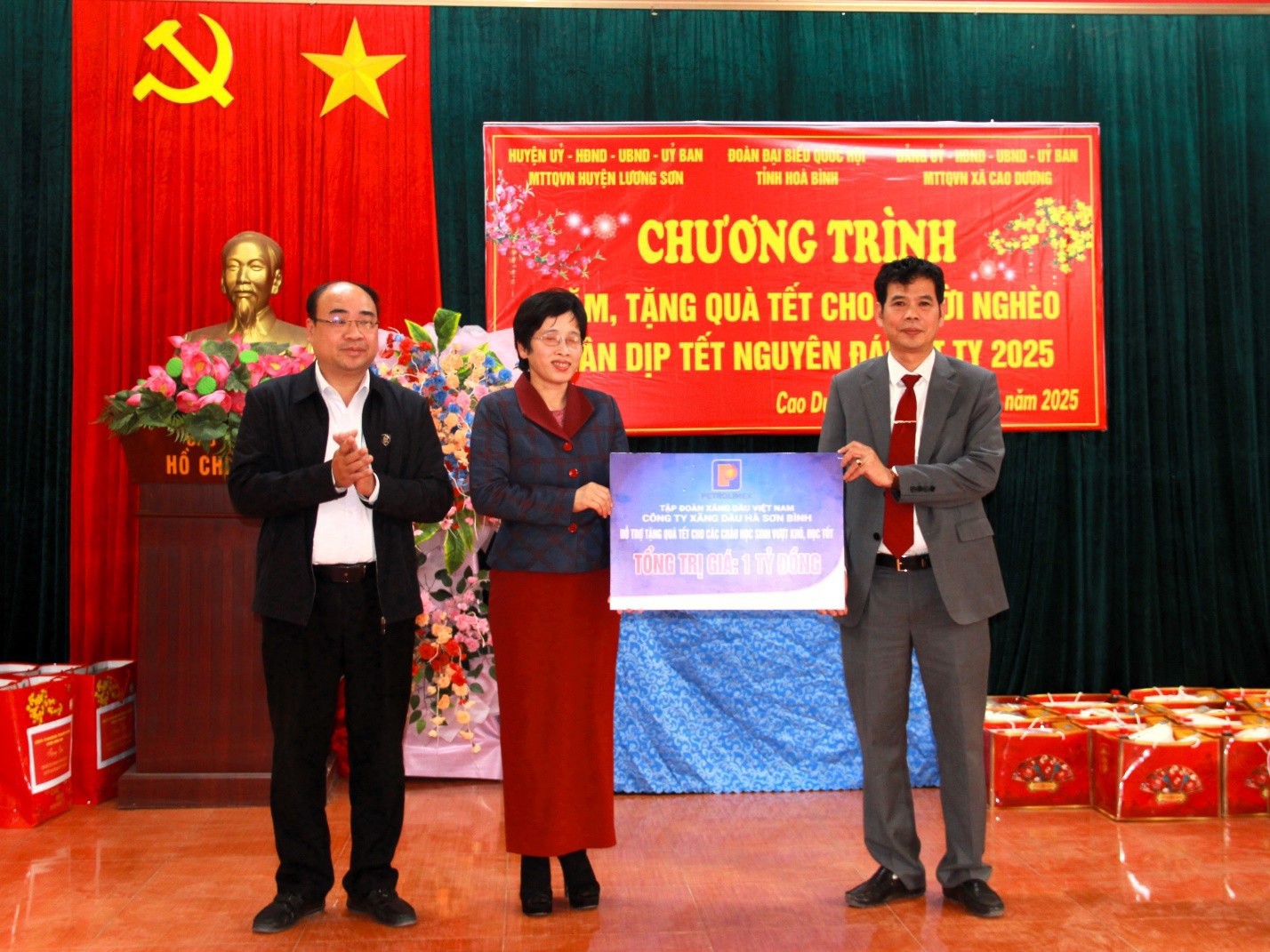 Petrolimex Hà Sơn Bình đồng hành cùng học sinh vượt khó, học giỏi Tại Tỉnh Hòa Bình
