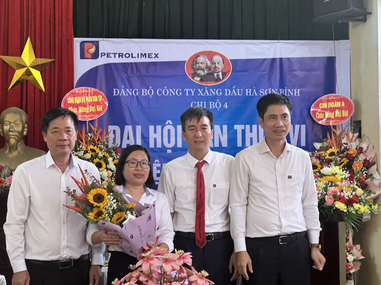Đại hội chi bộ 4 các cửa hàng khu vực Sơn Tây