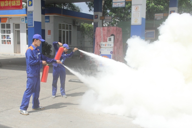 Diễn tập phòng cháy chữa cháy tại Petrolimex – Cửa hàng 10